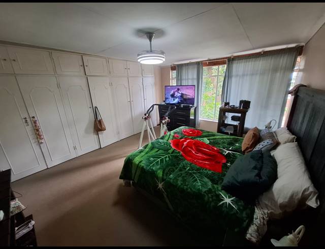 4 BEDROOM HOUSE FOR SALE IN SINOVILLE